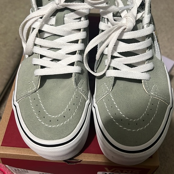 Floral embroidered vans - Picture 2 of 4